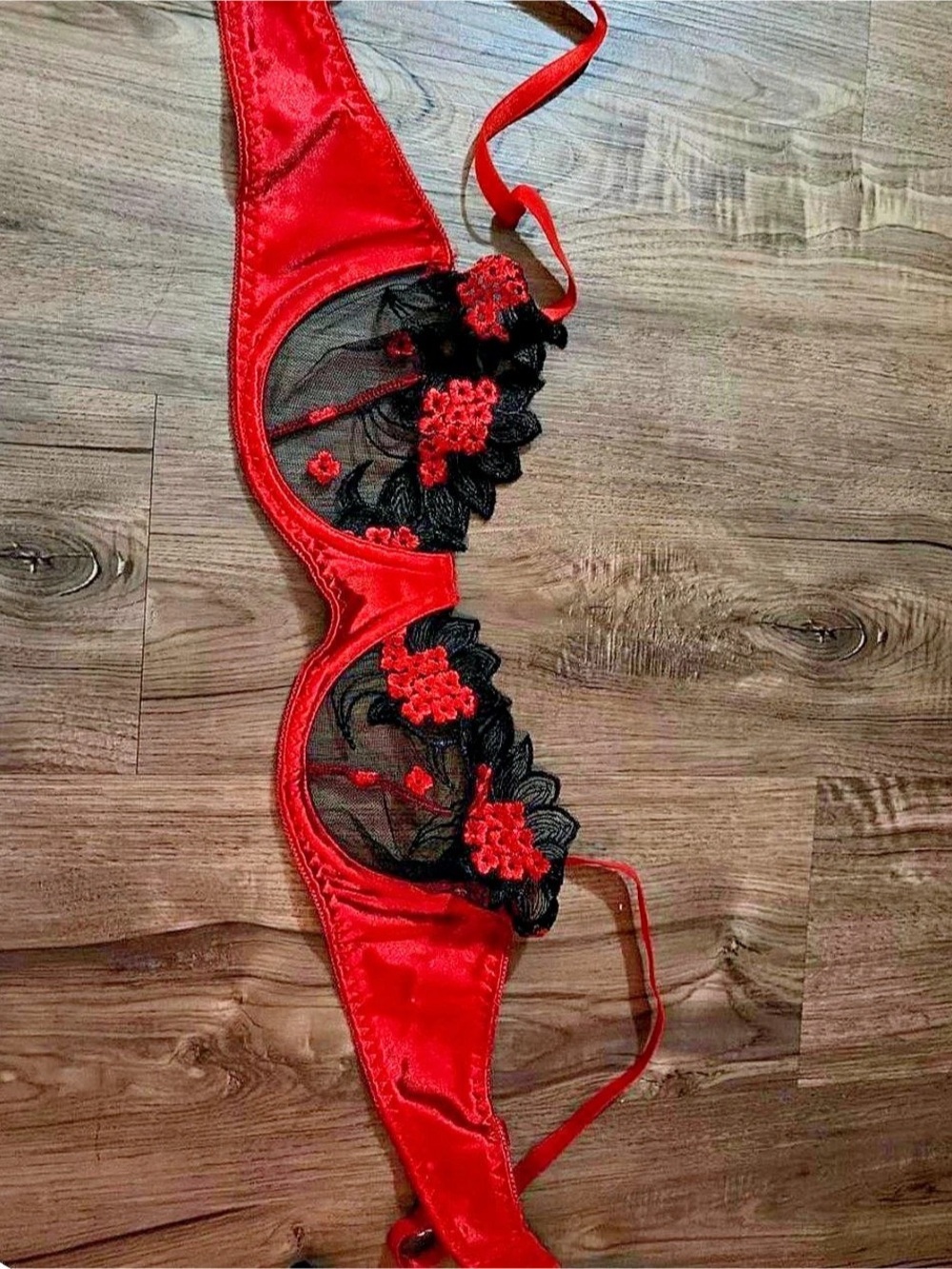 Red & Black Floral Lace Bra Like New
